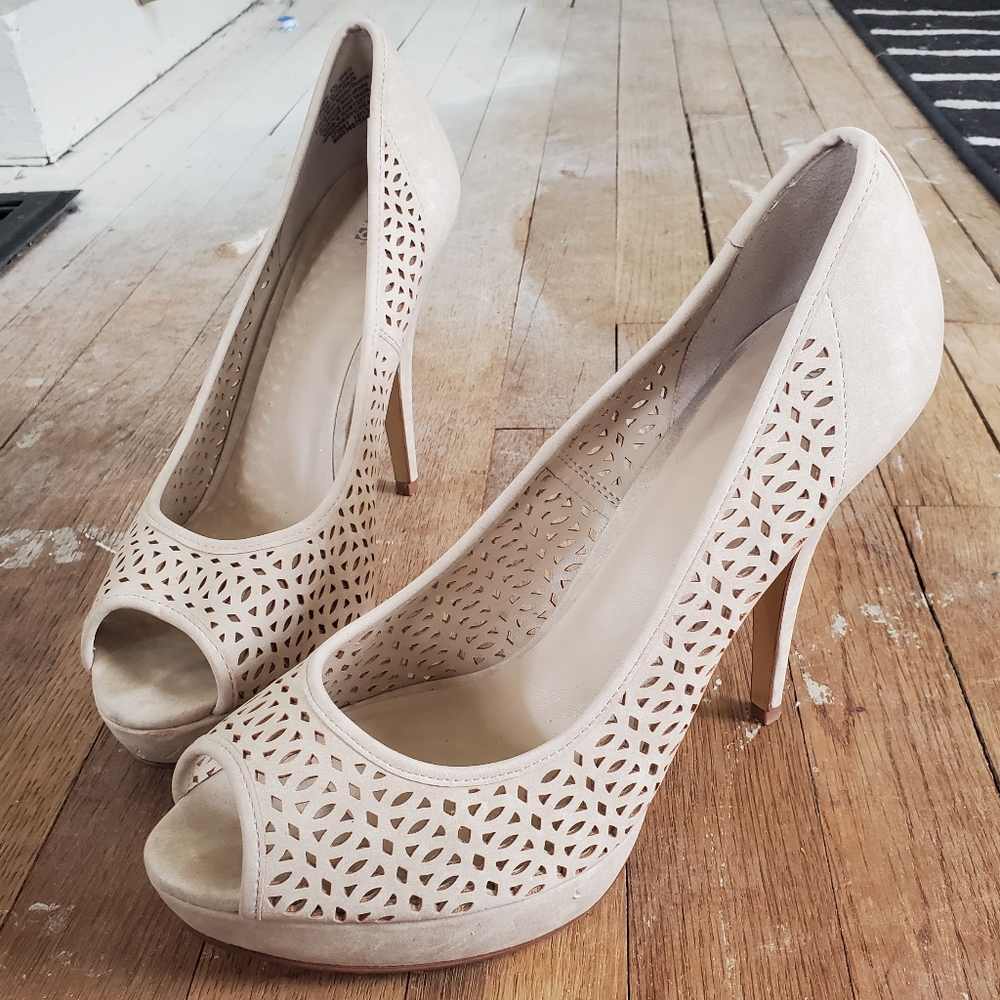 Apt 9 Kennedy Cutout Peep toe heels